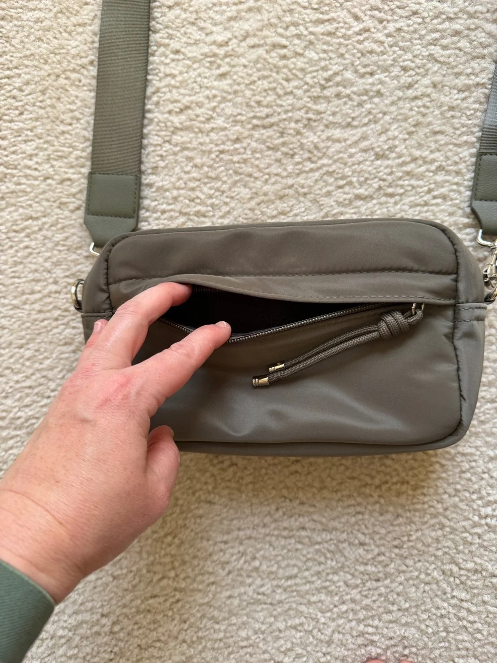 Women’s Crossbody Sling Bag in olive green - Minimal Everyday Carry